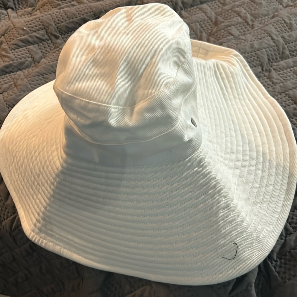 Coolibar beach hat
